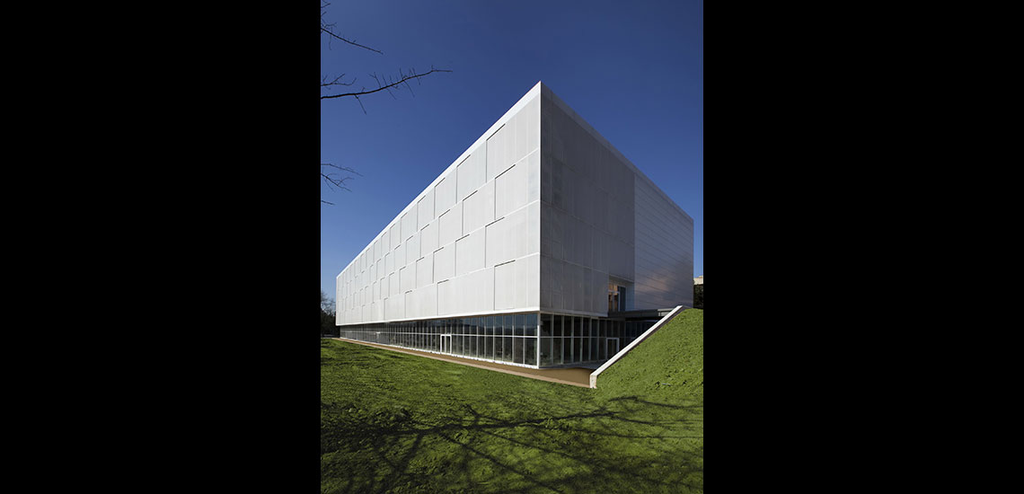 İTÜ Merkez Derslik Binası - Tasarım Prof. Dr. Ahsen ÖZSOY ve Prof. Dr. Hasan ŞENER